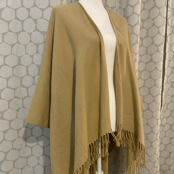 ⏰ Beige - Open shaw with tassle - one size fits all - Picture 4 of 5